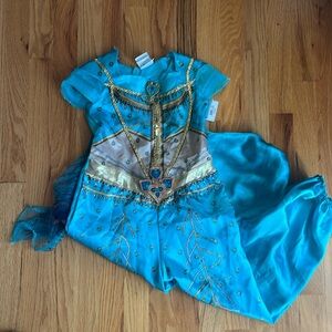 Aladdin’s Jasmine 2 piece costume jumpsuit and detachable cape girls small